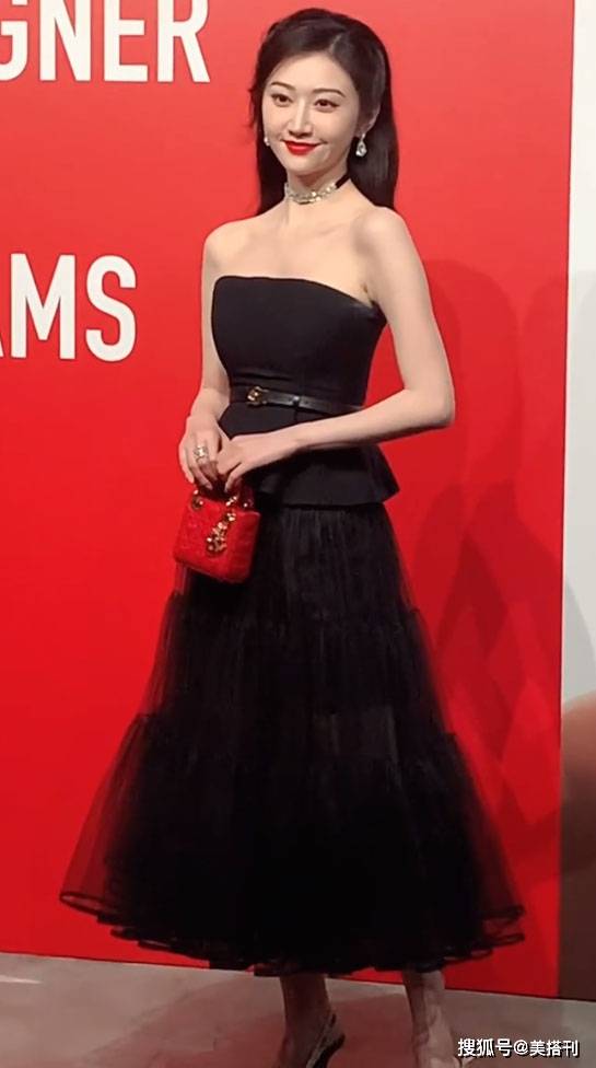 黑色|赵丽颖真厉害！和景甜王丽坤等未婚女星同框，丝毫不输年轻气质佳
