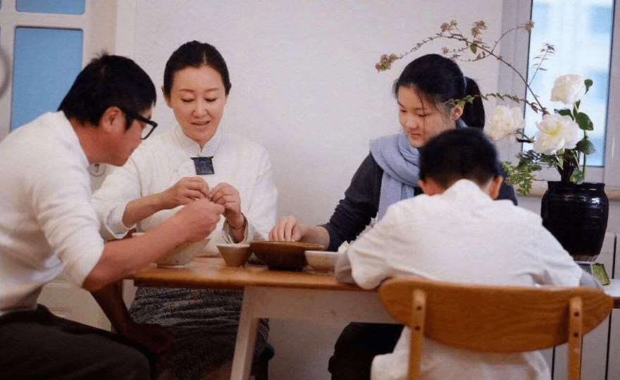魅力|孙楠二婚老婆挺不在乎形象的，年龄刚过50岁，就爱穿素雅禅服
