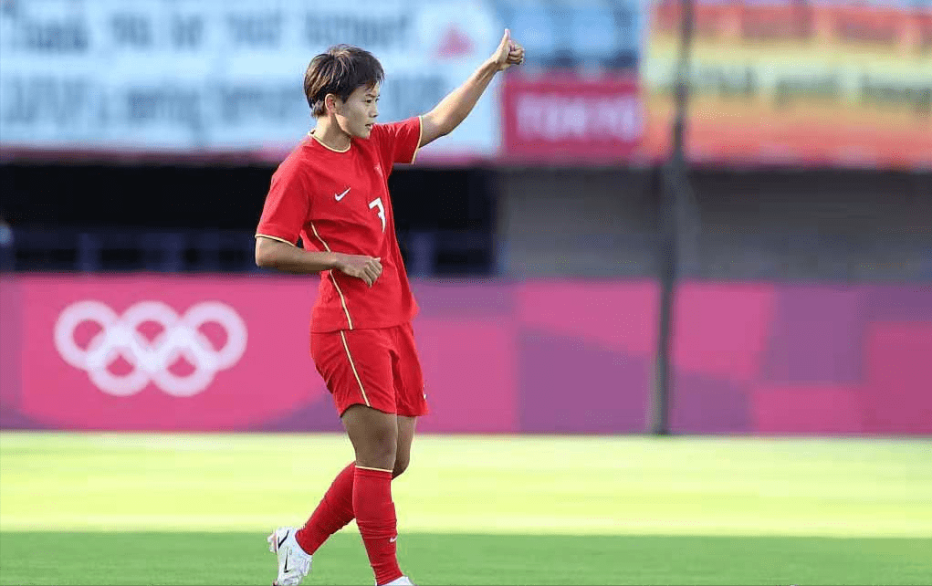 原创32王霜22分钟帽子戏法女足连续丢球贾秀全弃用一人成败笔