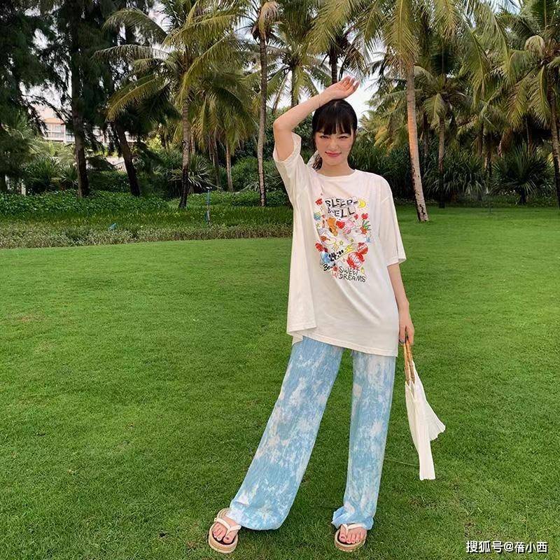 好身材|李小璐终究是女明星，比一般的网红气质要高级，穿吊带裙特洋气