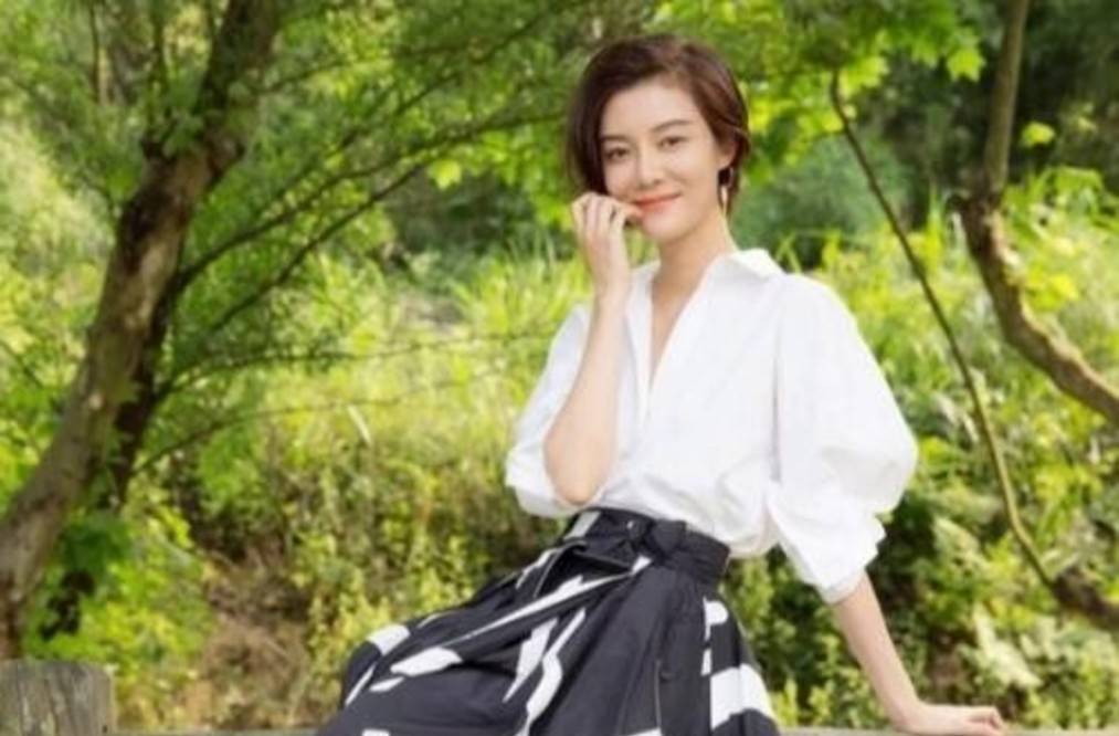 曲线|真不是越瘦越好看！39岁车晓瘦到形如枯槁，穿得再大牌也撑不起来