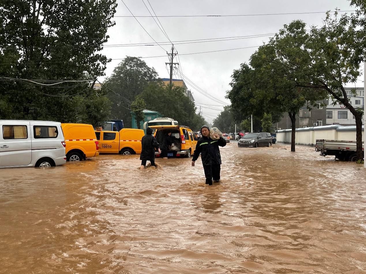 河南抗洪救灾系列人物报道之一记登封联通党总支书记程晓峰抗洪救灾