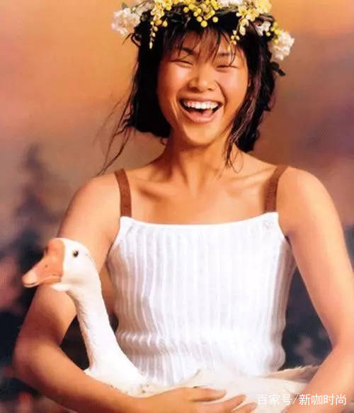 丹凤|太像了！林永健“附身”19岁超模亮相时装周，一双丹凤眼吸睛！