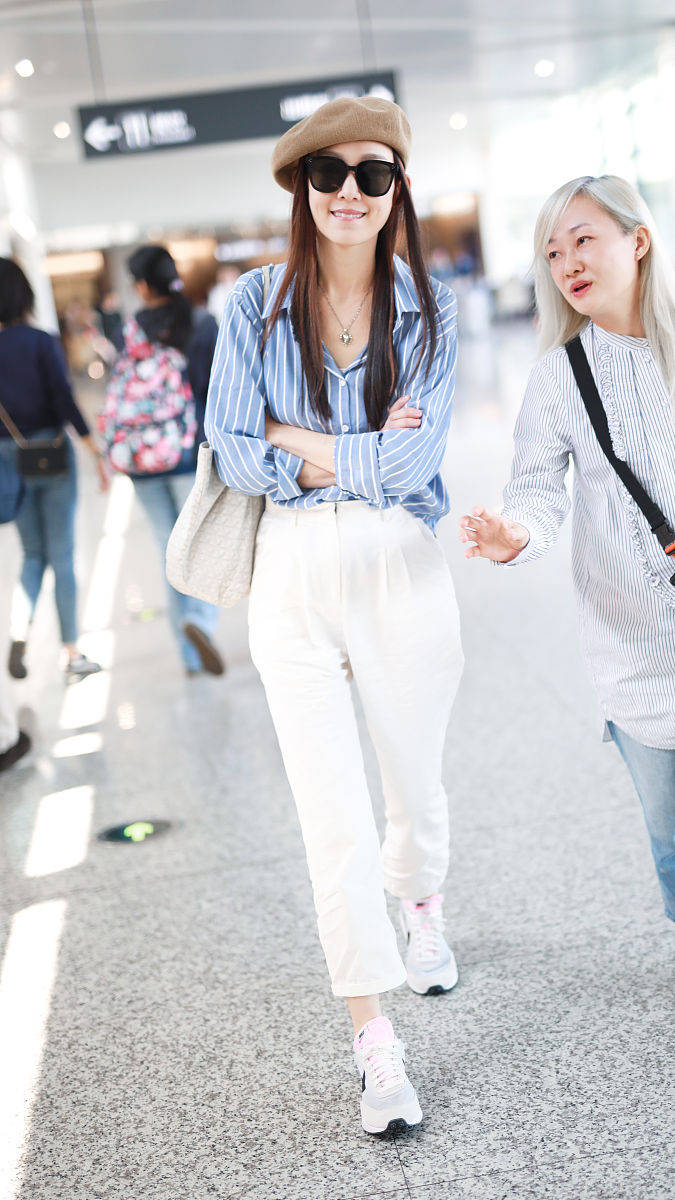 身材|76年范玮琪、75年佘诗曼，告诉我们：少女感，真不是装嫩那么简单