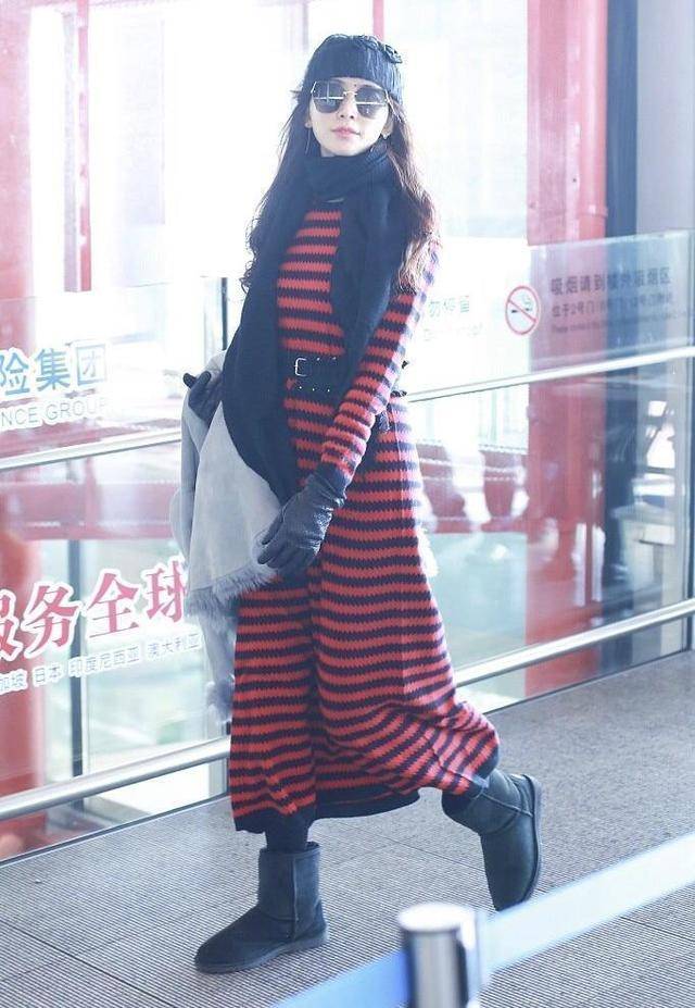 进行|林志玲不愧是“气质女神”，条纹连衣裙洋气精致，时髦优雅有气场