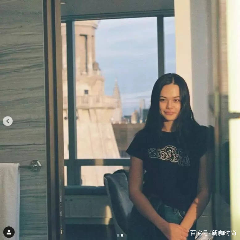 身材|富婆邓文迪18岁大女儿晒照,穿复古风泳衣身材曼妙,满屏摩登质感