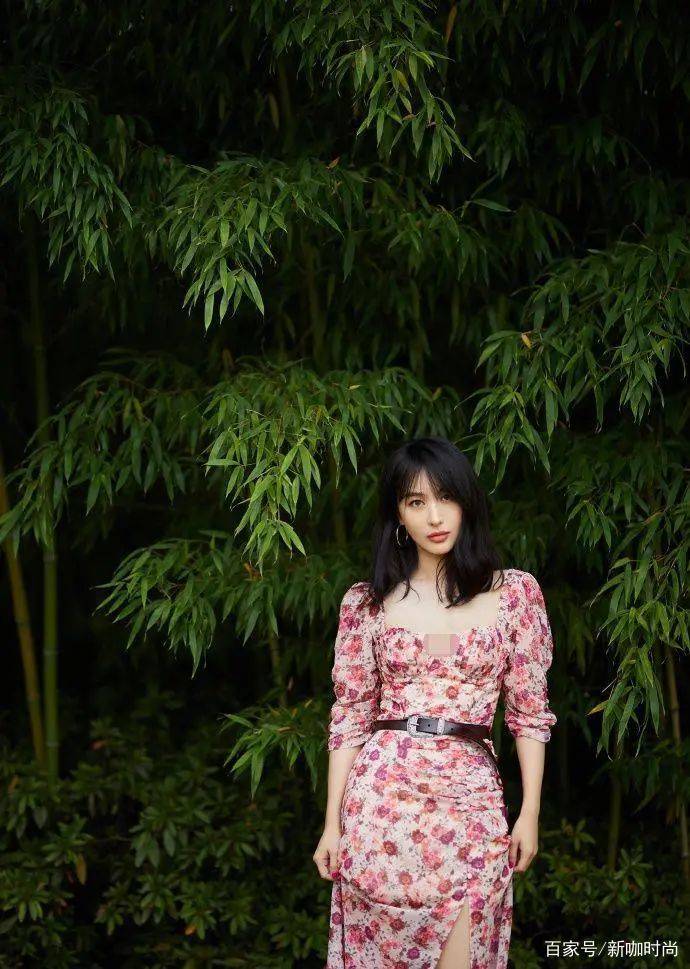 样式|李菲儿初夏Look学起来，方领碎花裙演绎浪漫风情，欧式高级感满分