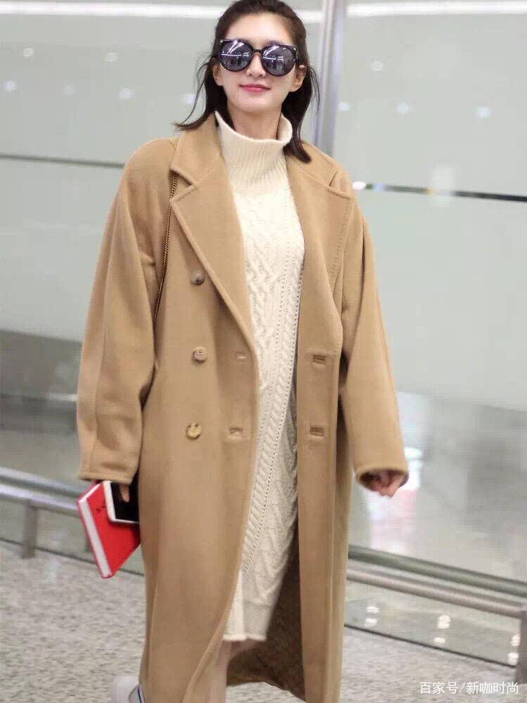 身材|林心如也玩街拍，慵懒风针织衫搭毛毛大衣，减龄十岁都不止