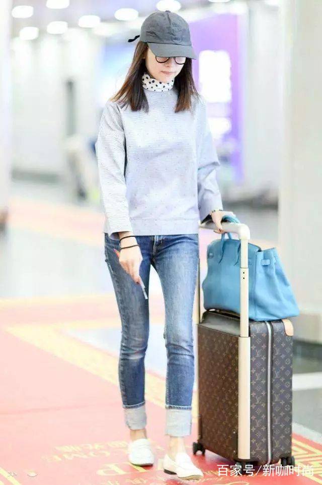 棉袄|董洁总算换造型了！不戴帽子、没有眼镜，但这大棉袄不热吗？