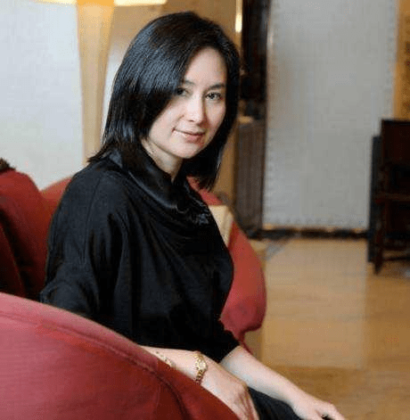 何四太|赌王30年未露面的儿子有何来头,为何四太已认领却托何超琼照顾?