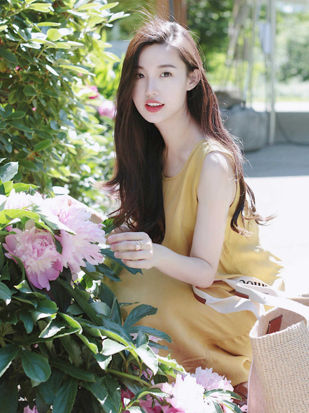 卫衣|若你才20岁,别打扮太老!T恤+休闲裤可甜可咸,洋气减龄美翻天