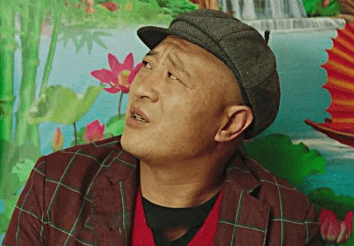 谢广坤现身球球直播间被师弟小沈龙调侃无奈吐槽其没规矩