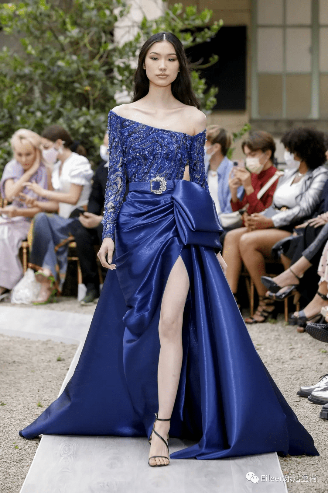 花朵|女星内卷必争？这场撒钱的盛宴到底有什么好看？