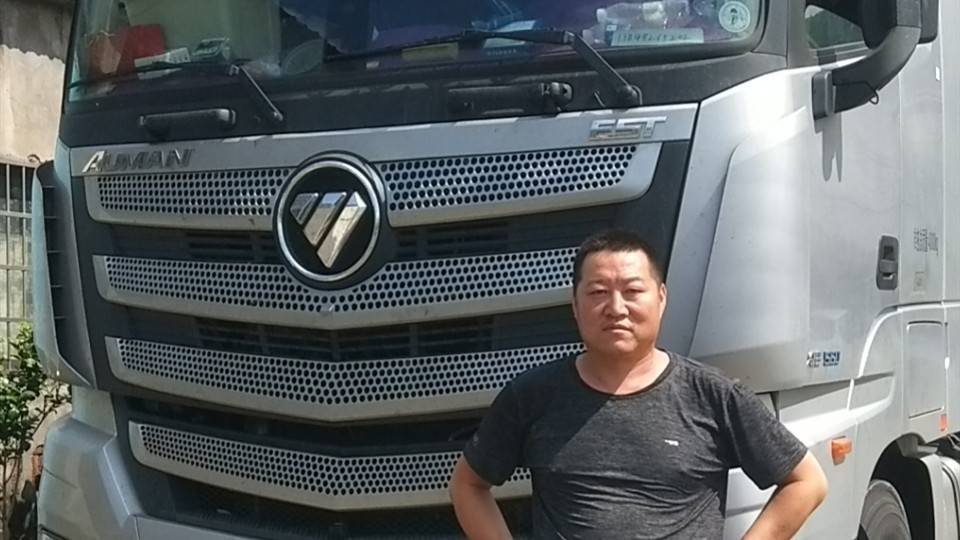 集装箱运输有一套,包头司机称赞:欧曼这车简直是全能epn