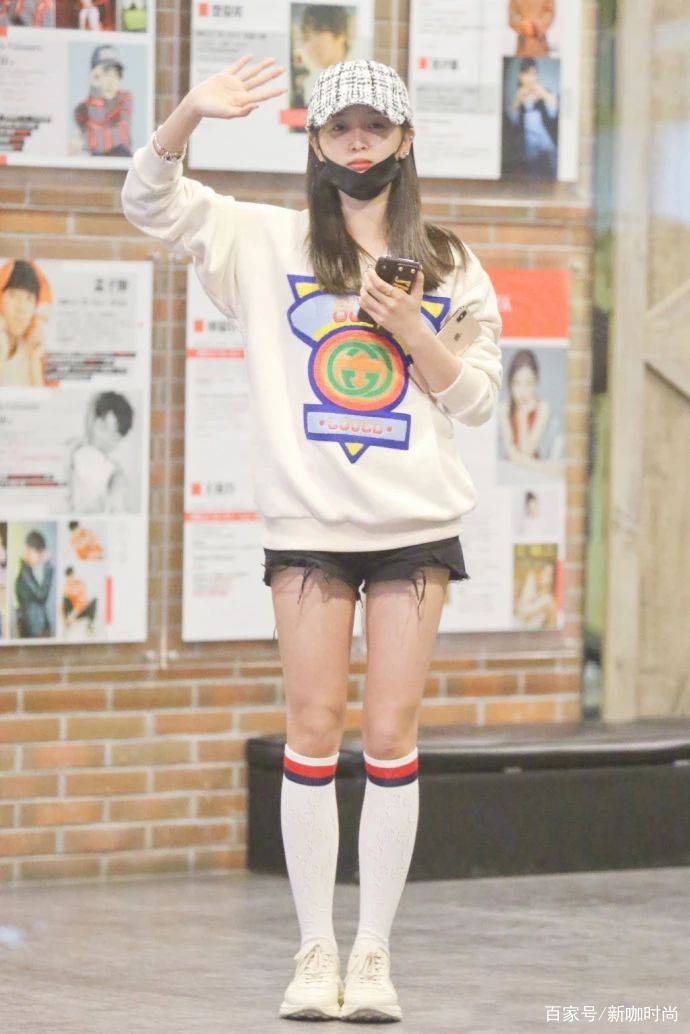 事件|懒理粉丝撕郑爽事件,吴宣仪穿吊带坐游艇:一切都最好的安排