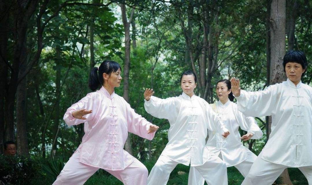 补充|早上7点起床,先吃早餐还是运动?很多人做不对,容易低血糖