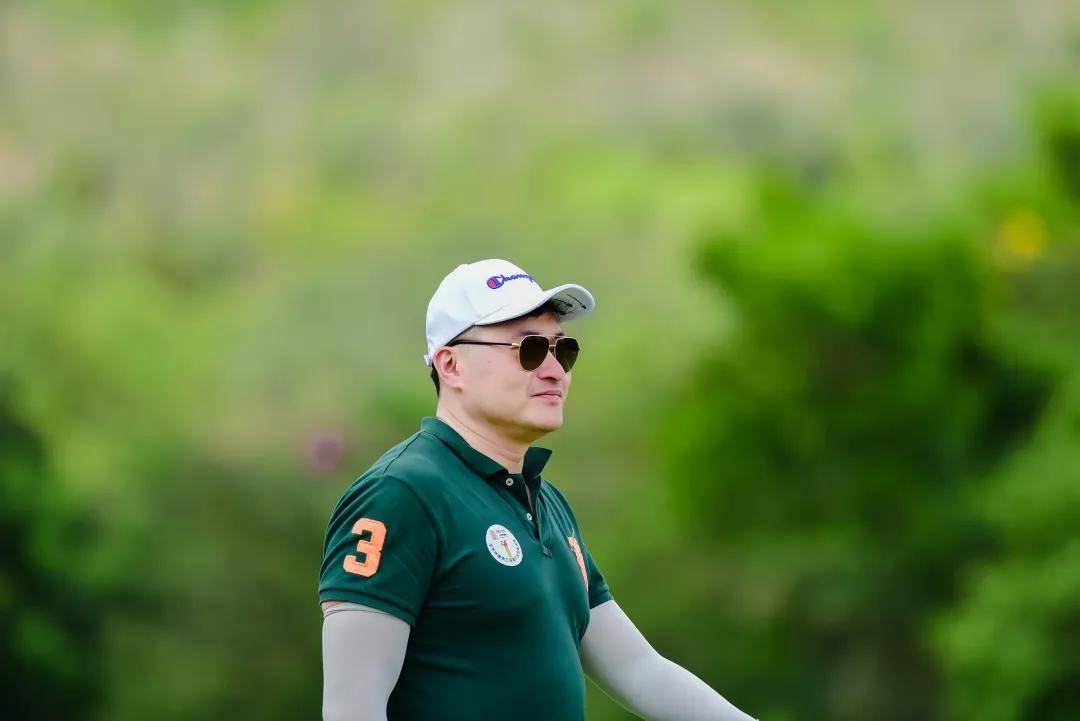 融合竞技挥杆起华灯璀璨同行华宇杯第三届国浩高尔夫邀请赛成功举办