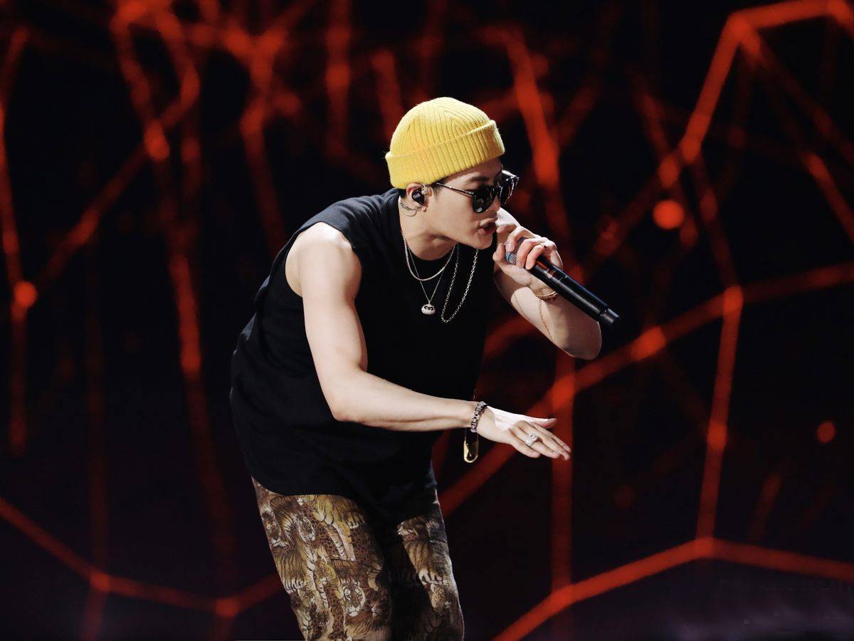 实力|王嘉尔的造型帅气又显男人味,身材实力抢镜,这不愧是运动员出身