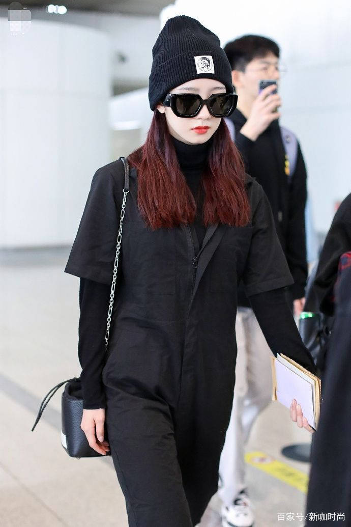 女孩子|想变酷又不显另类！学21岁孟美岐这样穿，遮肉显瘦又显高