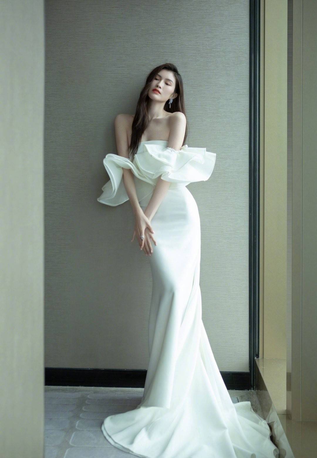 曲线|张光北妻子身材有多好？穿鱼尾裙肚子圆滚滚，曲线却惊艳整个红毯