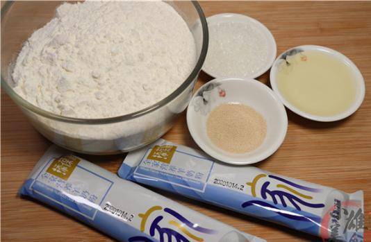 进行|马上过年了，教你电饭锅早餐面包做法，年货送礼有着落了