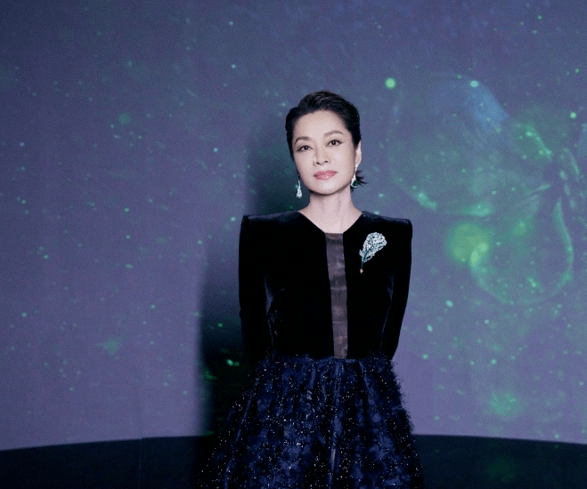 下半身|毛阿敏又“美回来”了,一袭拼接连衣裙成熟优雅,58岁仍惊艳