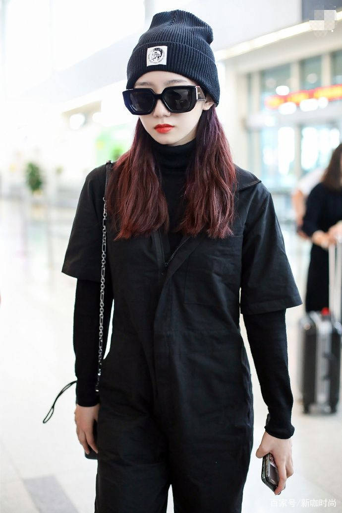 女孩子|想变酷又不显另类！学21岁孟美岐这样穿，遮肉显瘦又显高