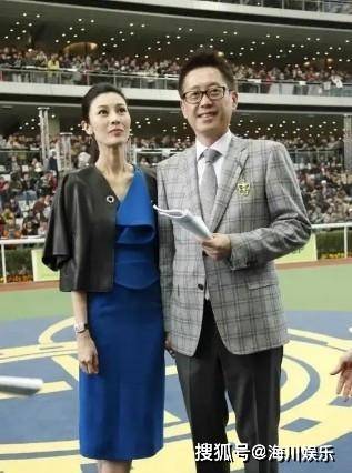 显得|李嘉欣与许晋亨同框亮相，穿裙装优雅大气，阔太派头十足，太美了