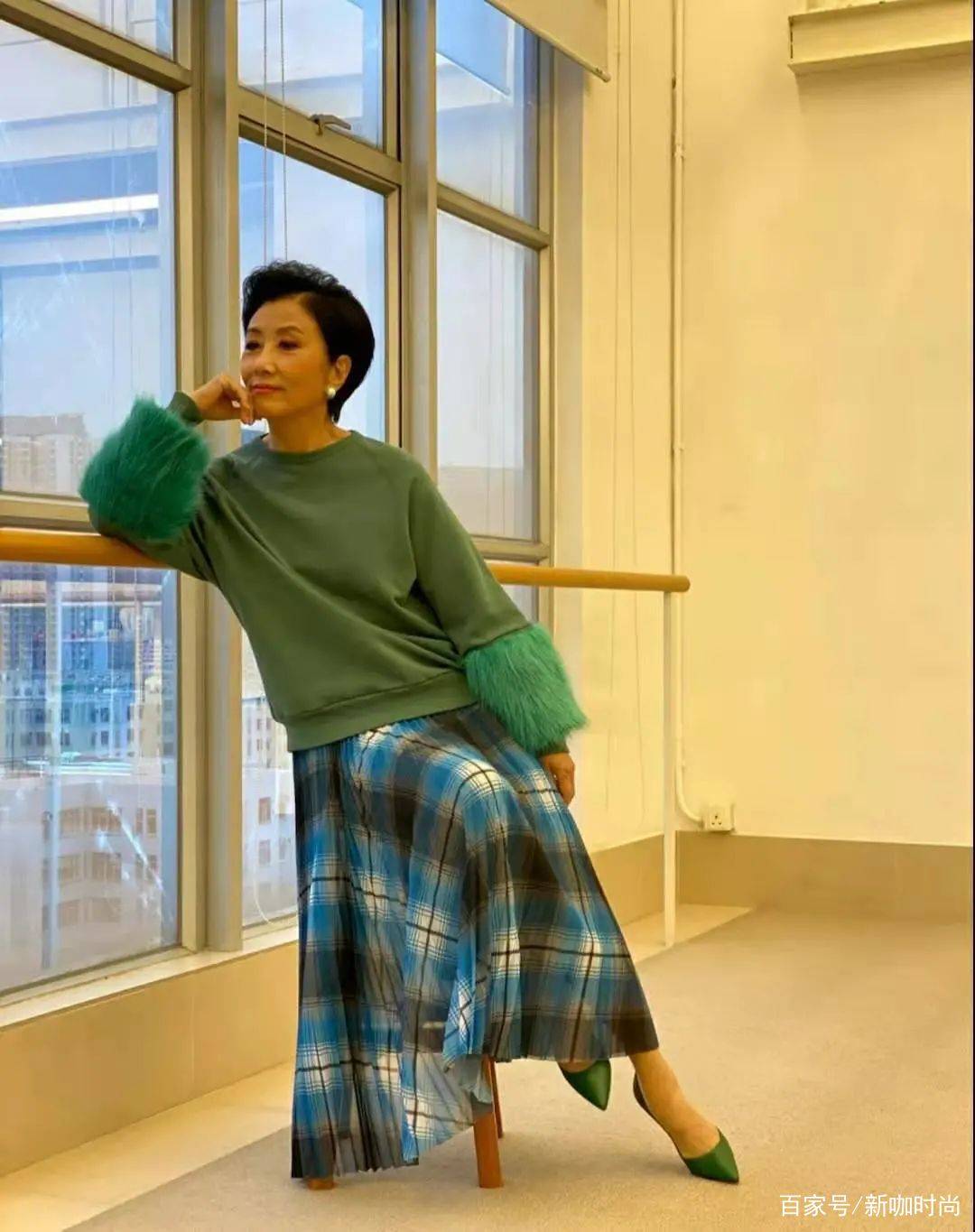 样式|汪明荃爱玩“老来俏”，年过七十还穿公主风造型，效果却好得意外