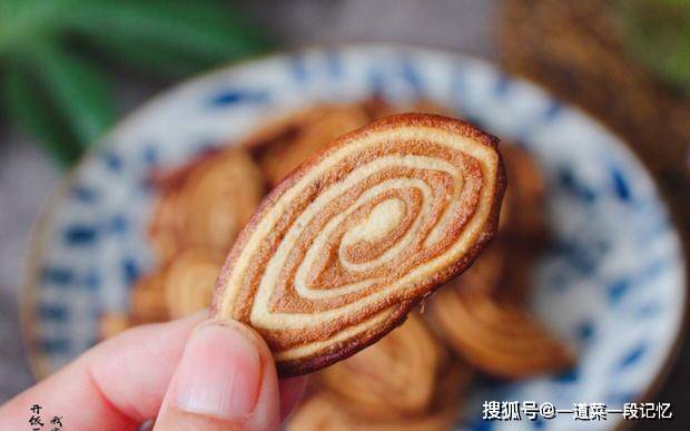 面团|馋哭隔壁小孩的零食，卷一卷，嘎嘣脆，做一次吃一周，不用花钱买
