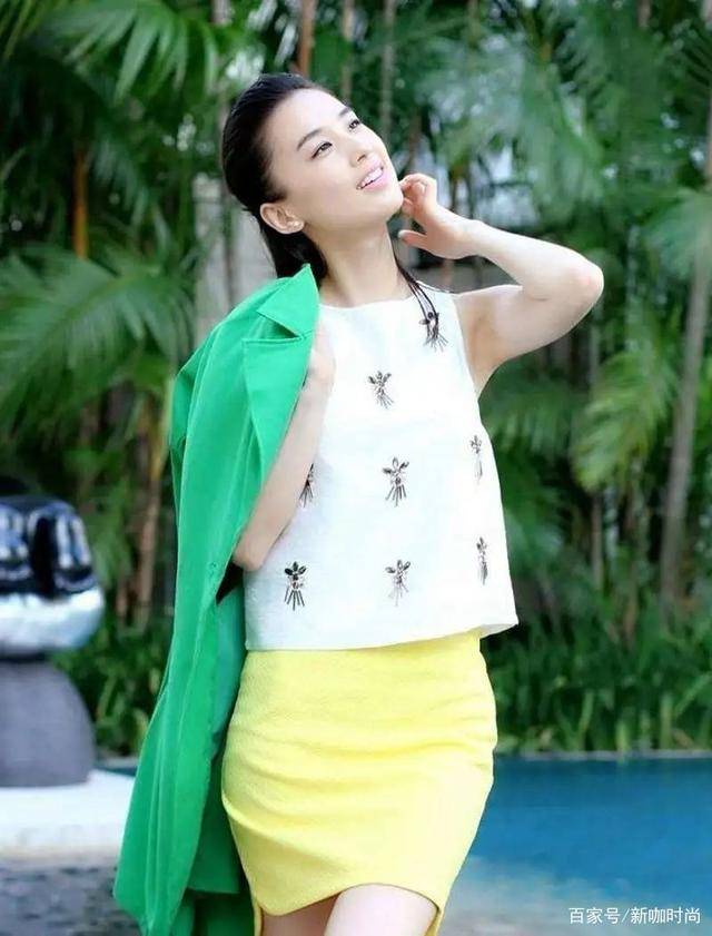 黄圣依|37岁黄圣依扮嫩成功,粉色上衣搭超短裤,时髦高级两不误