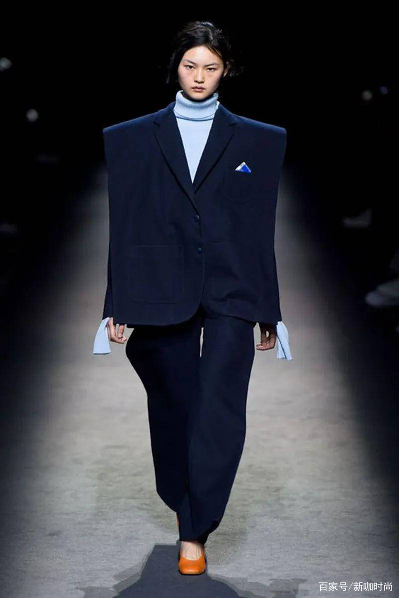 花样|都2021年了，你的小西服也该换花样了，跟着张碧晨学大号西装穿搭