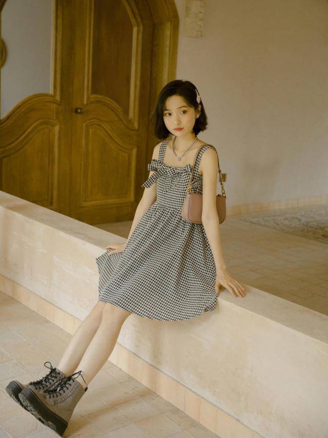 设计|元气少女都爱穿的吊带裙，日系复古，俏皮又灵动，美如初恋女友