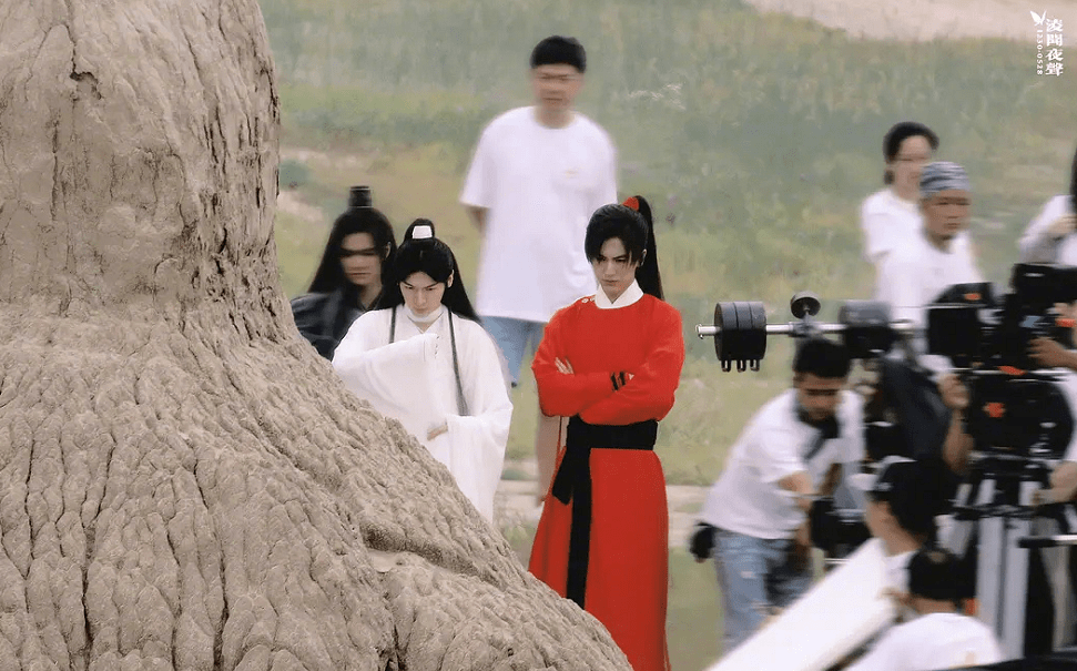 张凌赫|《吉星高照》路透被嘲，《皓衣行》被拉出来对比，服装造型很关键