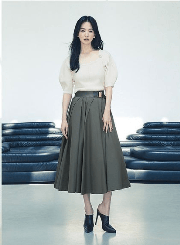 广告|公司里若有这么美的女主管，每天都想去上班！宋慧乔示范干练优雅的职场穿搭