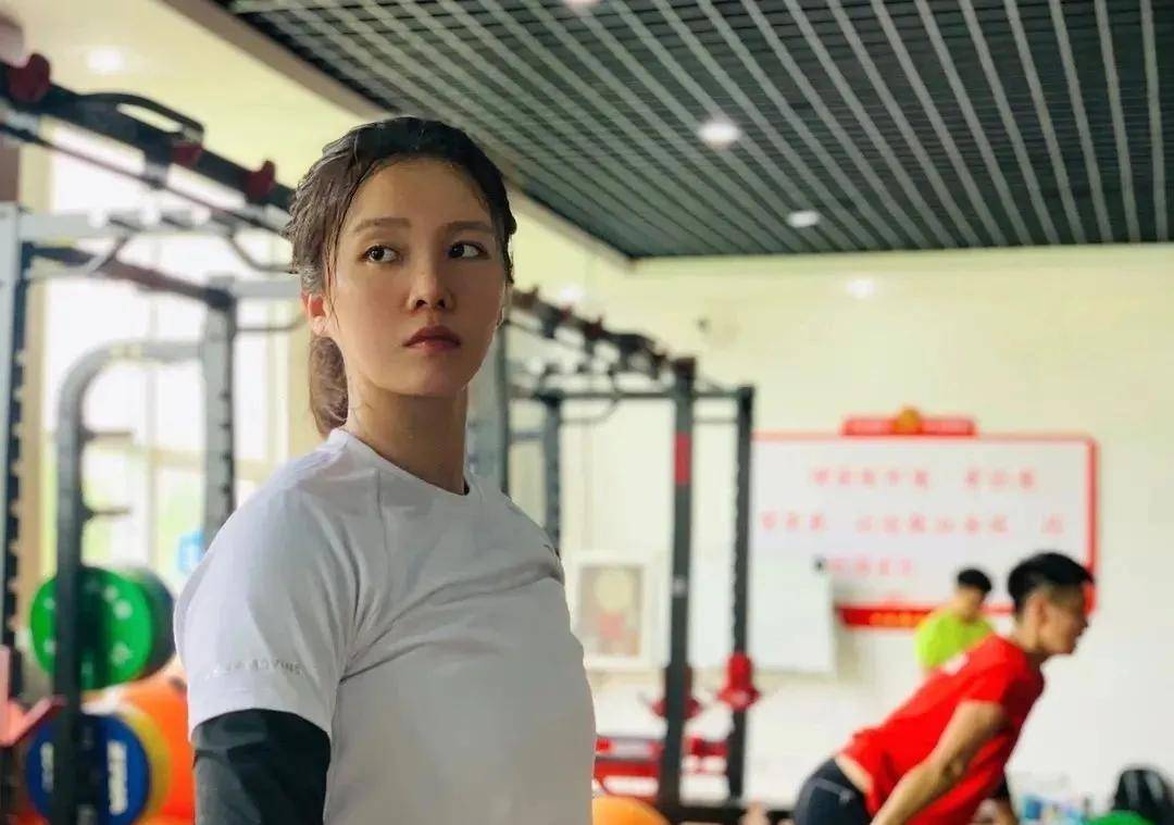 获封奥运颜值天花板的人间扳手,全网都在喊姐姐给个姬会?_芦玉菲