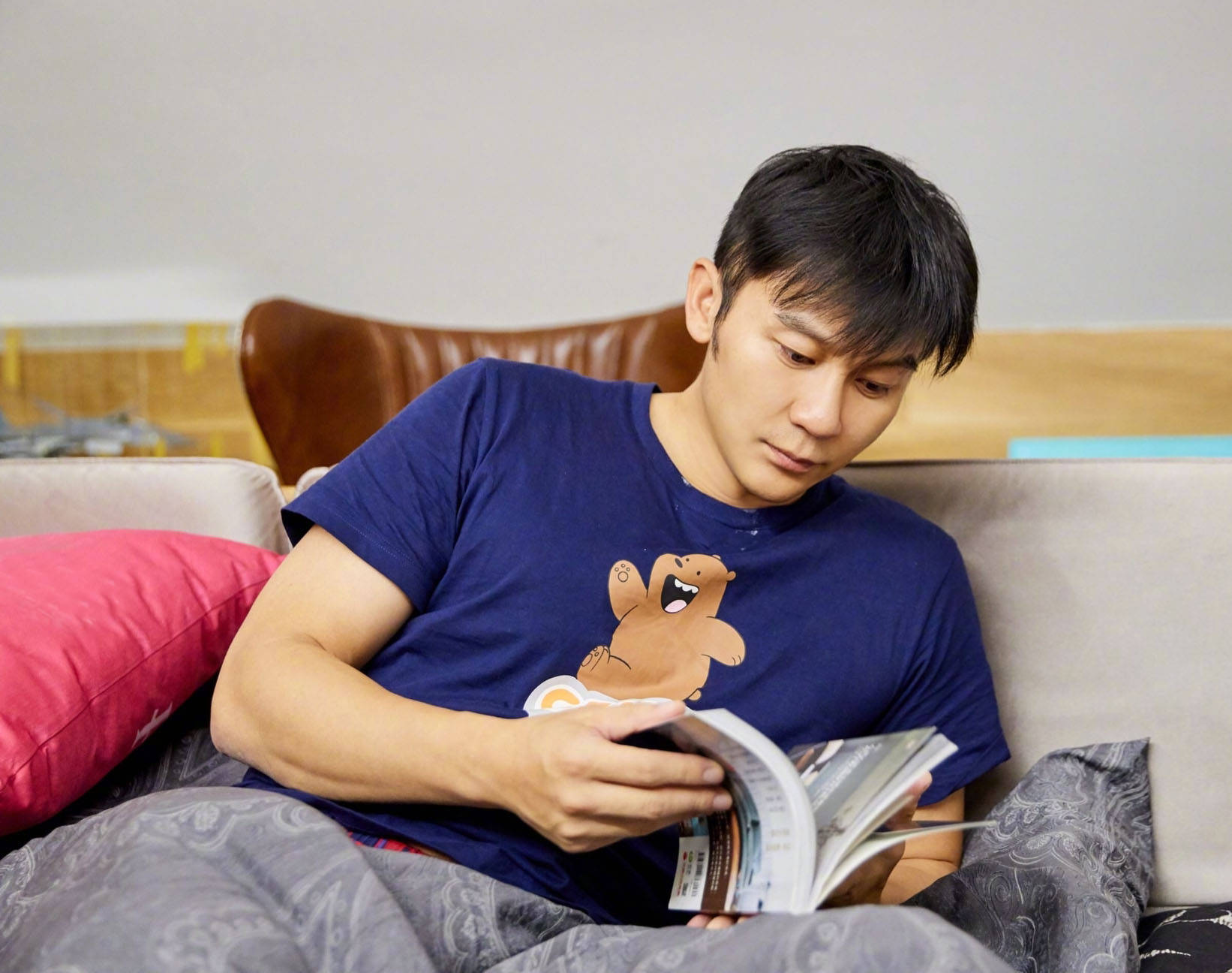 原创父母离异各自再婚李晨的孝子宣言4位爸爸妈妈都是我的亲人