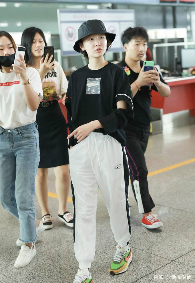 麻袋|周夏雨衣品滑落?白色工装服穿成麻袋装,太瘦的烦恼