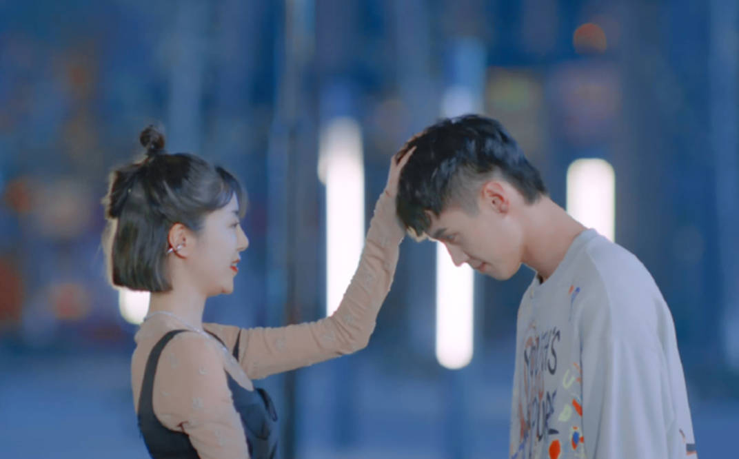 原创何与是谁?搭档李溪芮主演甜宠剧,竟凭借演技和奶帅的长相圈粉