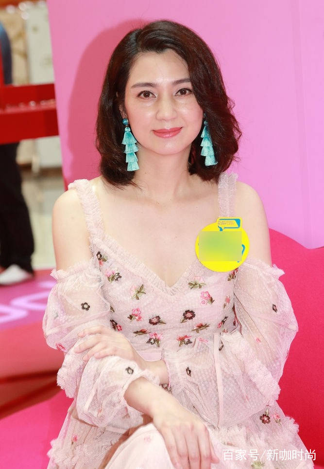 耳环|高级又时尚！这个夏天要像48岁洪欣这样穿才够美