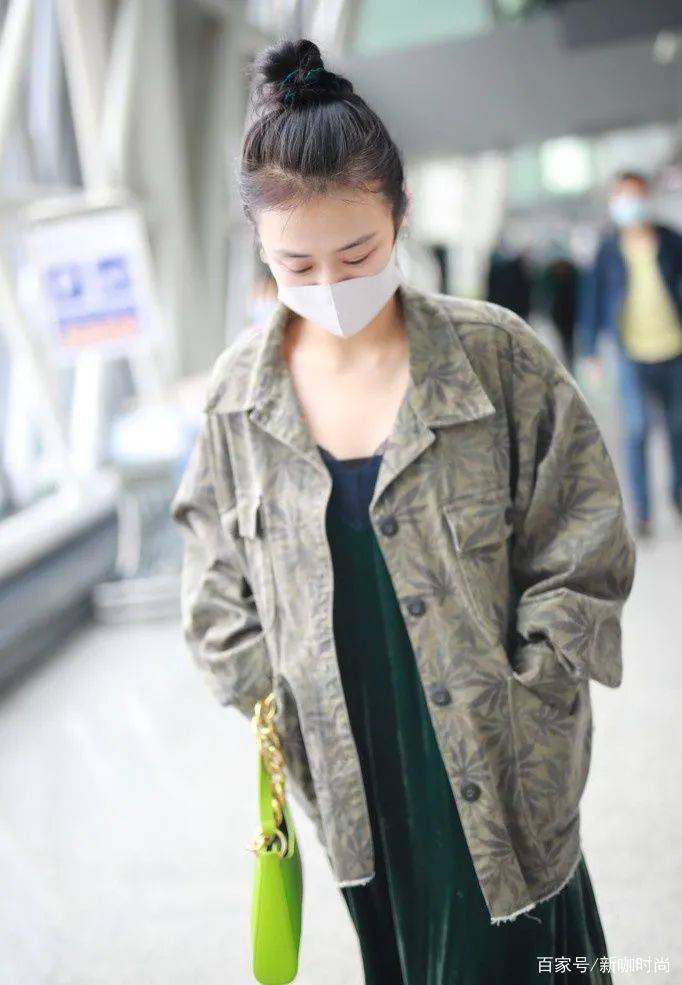 模板|马思纯瘦了十斤果然不一样，古着感外套搭长裙，堪称潮流模板
