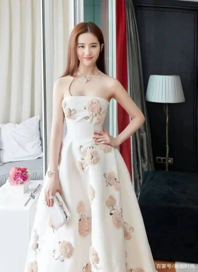 超短裙|刘亦菲原来还有这么一面，穿超短裙热舞，场面可不多见