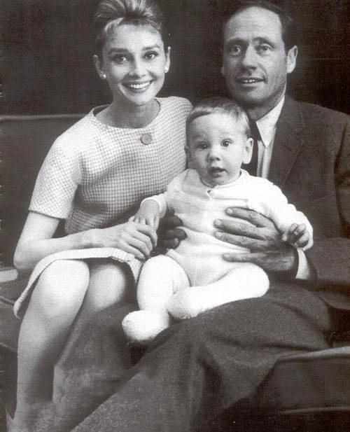 奥黛丽·赫本:全世界男人的梦,女人的偶像,却连续遭遇婚姻失败?