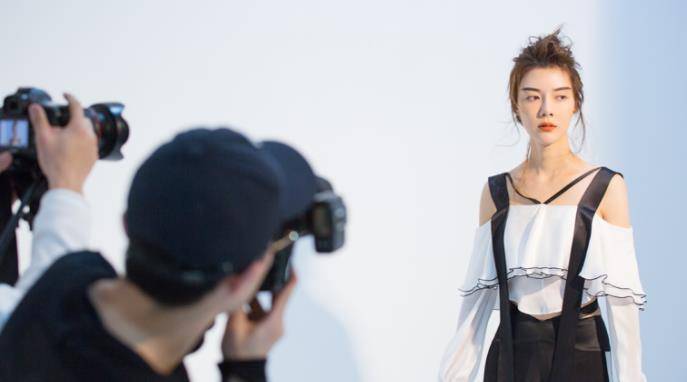 车晓真|车晓真的好瘦啊，穿紧身裙都看不到肉，女生看了太羡慕