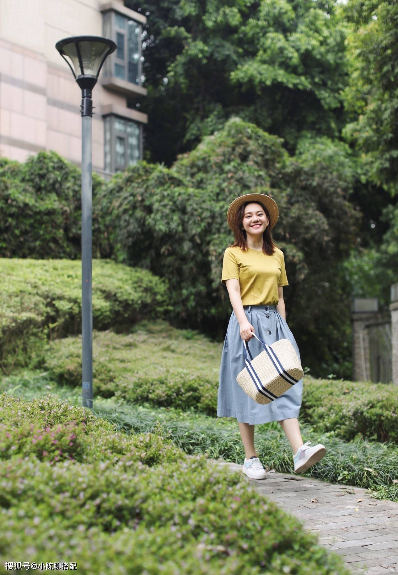 爱美|人之中年却撑不起气质感，五官的平淡穿什么都显廉价，这三招助你