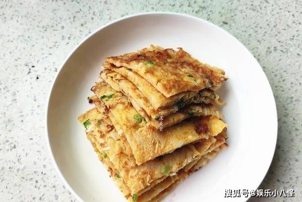 方法|早餐在家做香甜软糯的鸡蛋饼，这个方法简单不费时间，好吃又营养