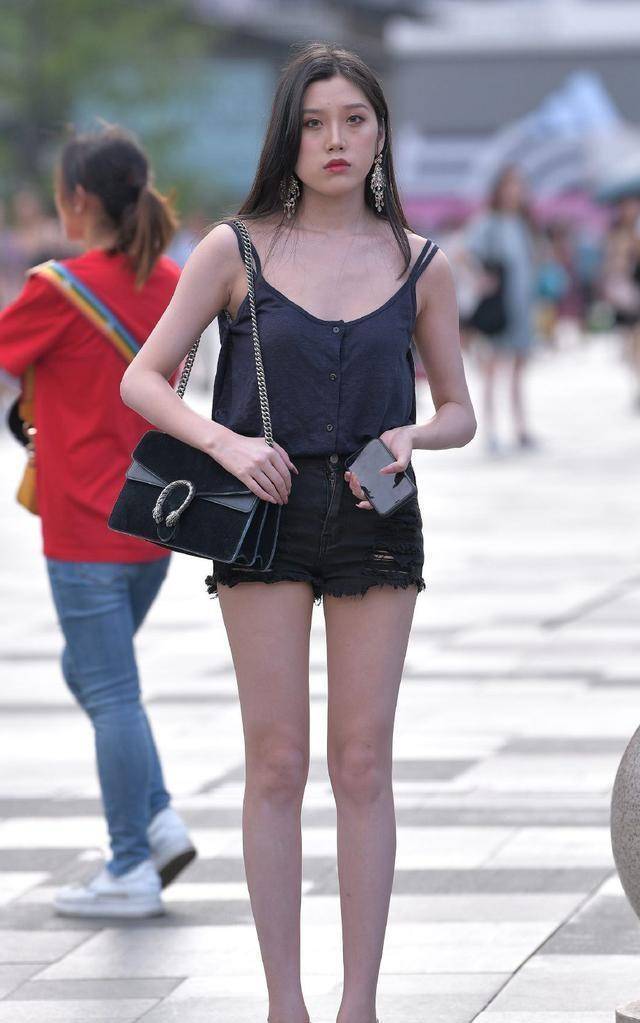 时尚包臀女白裤 df140ea3e35340cf876d80dbb4e15a29.jpeg