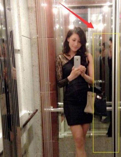 李嘉欣|李嘉欣穿衣失败！运动裤搭配粉色外套，再高级的衣服都拉low了