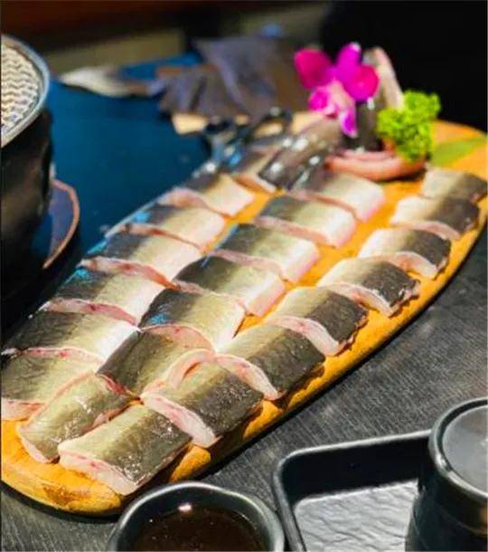 原创吃遍大连自带人间烟火气的炭烤鳗鱼这是属于夏天的味道