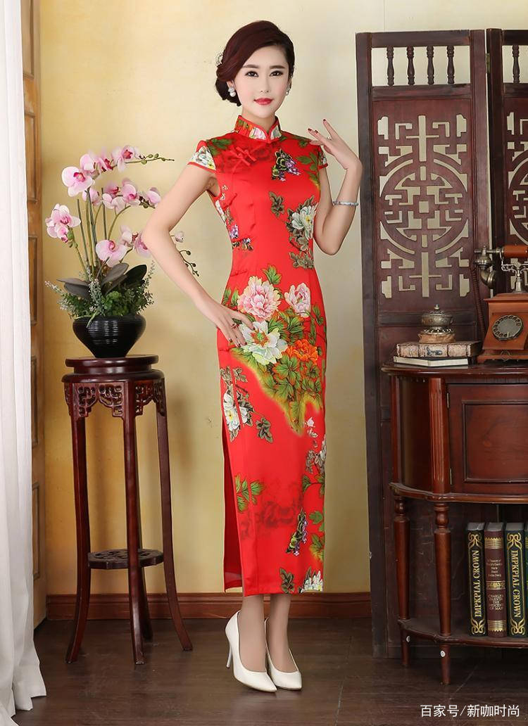 鲜明风格|柳岩罕见穿旗袍,勾勒完美曲线,这才能叫“3D”身材